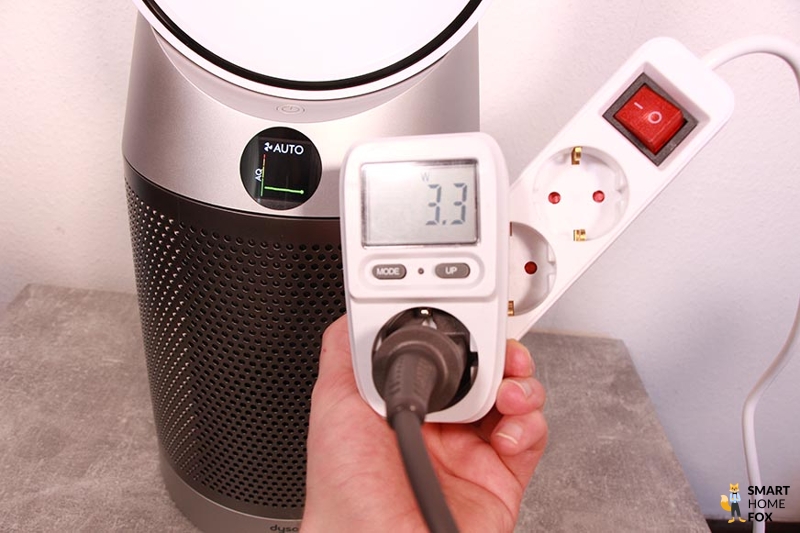 Потребляемая мощность Dyson Purifier Cool Autoreact TP7A проверена с помощью измерительного прибора.